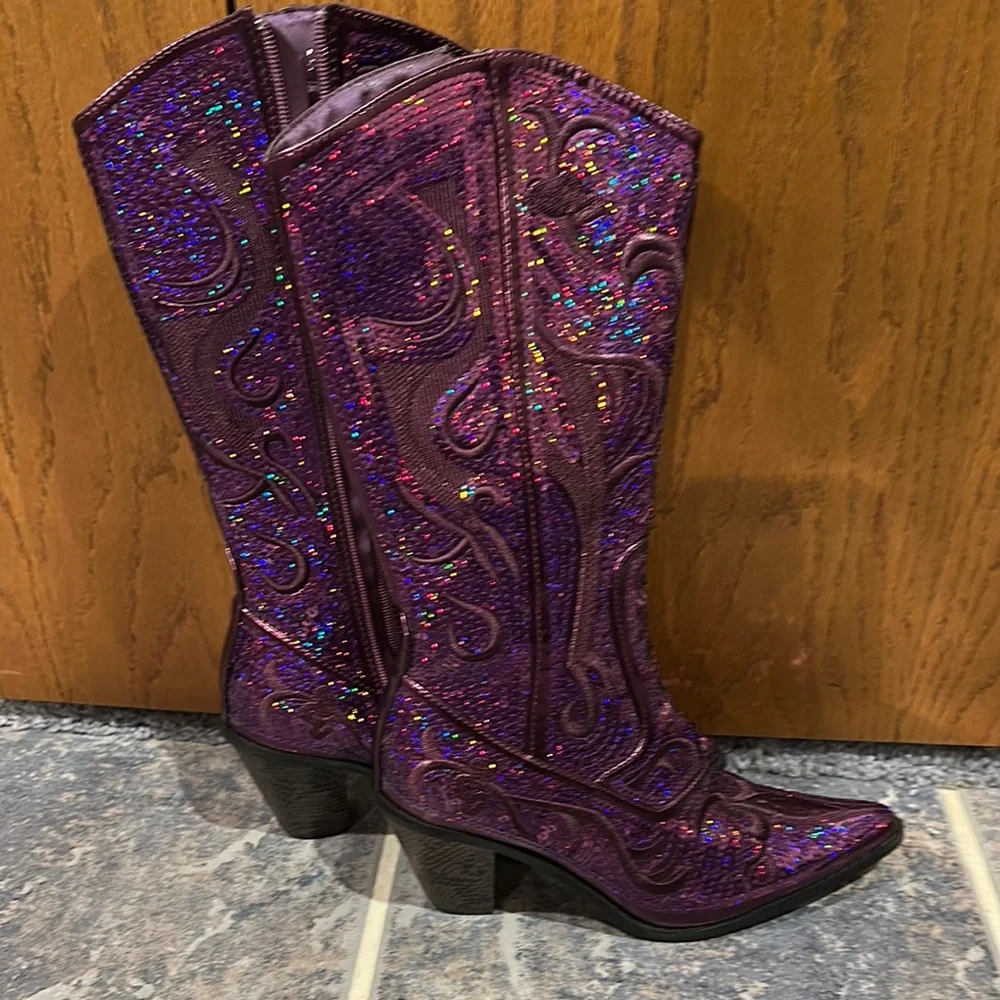 ❌SOLD❌. Purple Heeled Boots with Western Flair sequins, side zip, size 8 - Picture 3 of 10